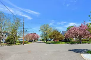 237 6th St, Greenport, NY 11944 - Photo 28