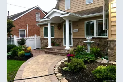 15 Walters Avenue, Syosset, NY 11791 - Photo 2