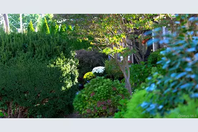 15 Walters Avenue, Syosset, NY 11791 - Photo 20