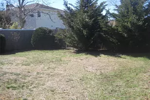 704 Prospect Pl, Bellmore, NY 11710 - Photo 12