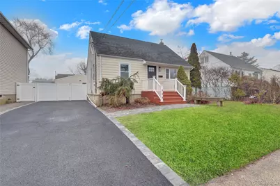 449 N Indiana Avenue, Lindenhurst, NY 11757 - Photo 4