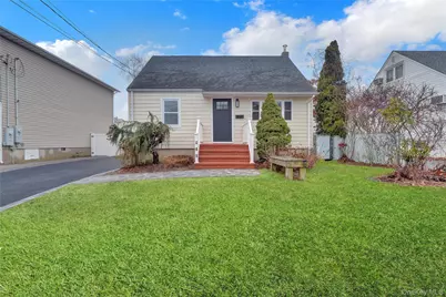 449 N Indiana Avenue, Lindenhurst, NY 11757 - Photo 2