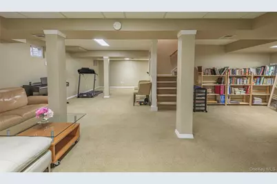 161 Cranberry Court, Melville, NY 11747 - Photo 38