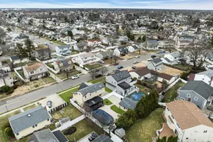 21 Terrell Ln, Hicksville, NY 11801 - Photo 26