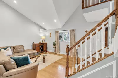 21 Terrell Lane, Hicksville, NY 11801 - Photo 4