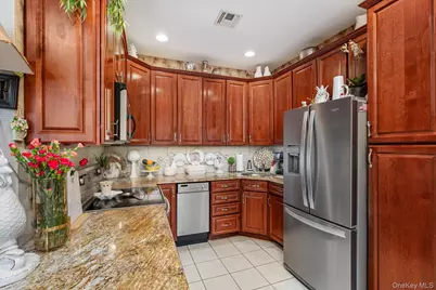 137 Francesca Way, Amityville, NY 11701 - Photo 2