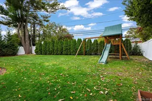 45 Winthrop Rd, Plainview, NY 11803 - Photo 28