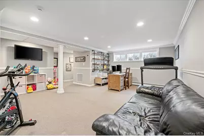 45 Winthrop Road, Plainview, NY 11803 - Photo 22