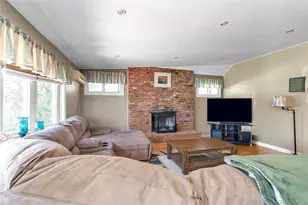130 Custer Ave, Williston Park, NY 11596 - Photo 8