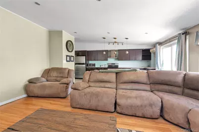 130 Custer Avenue, Williston Park, NY 11596 - Photo 6