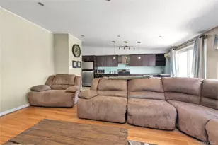 130 Custer Ave, Williston Park, NY 11596 - Photo 6