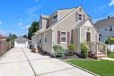 130 Custer Avenue, Williston Park, NY 11596 - Photo 2