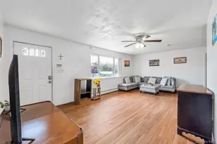 3 Dubois Ave, Amityville, NY 11701 - Photo 10