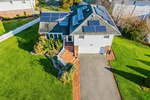 22 Forest Dr, Plainview, NY 11803 - Photo 2
