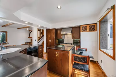 14 Sloane Avenue, New York, NY 10306 - Photo 8