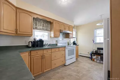 93 Birch Avenue E, Farmingdale, NY 11735 - Photo 6