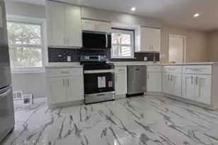 57-18 Hewlett St, Little Neck, NY 11362 - Photo 10