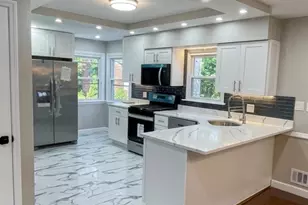 57-18 Hewlett St, Little Neck, NY 11362 - Photo 6