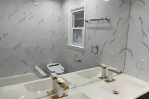 57-18 Hewlett St, Little Neck, NY 11362 - Photo 4