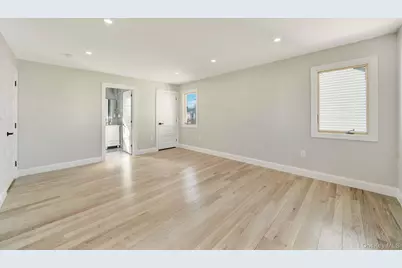 9 Park E, New Hyde Park, NY 11040 - Photo 24