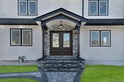 9 Park E, New Hyde Park, NY 11040 - Photo 4