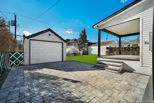 9 Park E, New Hyde Park, NY 11040 - Photo 34