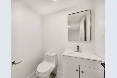 9 Park E, New Hyde Park, NY 11040 - Photo 30