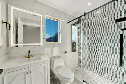 9 Park E, New Hyde Park, NY 11040 - Photo 20