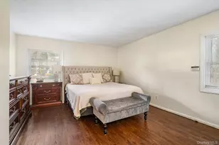 60 Ridge Dr, Plainview, NY 11803 - Photo 14