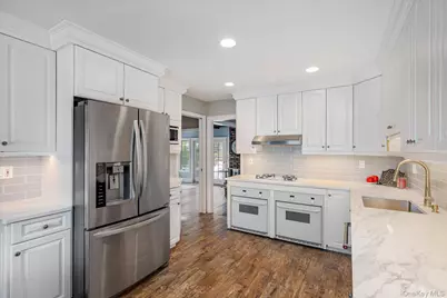 60 Ridge Drive, Plainview, NY 11803 - Photo 6