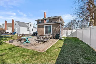 55 Harriet Avenue, Hempstead, NY 11550 - Photo 22