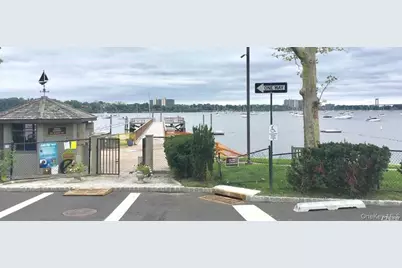 340 Manor Road, Douglaston, NY 11363 - Photo 28