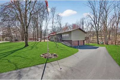 32 Sachson Place, Wappingers Falls, NY 12590 - Photo 2