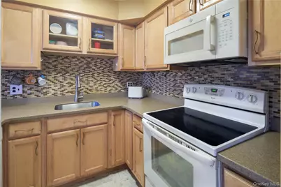 18L Hastings Court, Yorktown Heights, NY 10598 - Photo 6