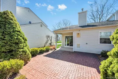 13 Mallard Path, Coram, NY 11727 - Photo 4