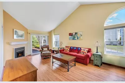 13 Mallard Path, Coram, NY 11727 - Photo 16