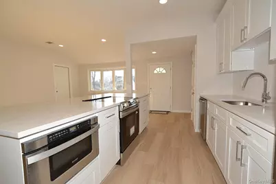 15 Allegheny Drive E, Farmingville, NY 11738 - Photo 8