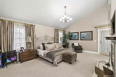 39 Cherry Lane, Syosset, NY 11791 - Photo 18