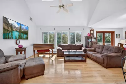 986 Cliff Avenue, Yorktown Heights, NY 10598 - Photo 14