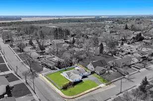 10 Sutton Pl, Ronkonkoma, NY 11779 - Photo 6