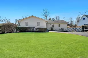 10 Sutton Pl, Ronkonkoma, NY 11779 - Photo 10