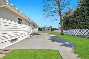 10 Sutton Pl, Ronkonkoma, NY 11779 - Photo 20