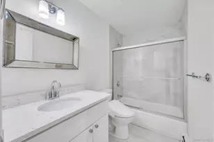 10 Sutton Pl, Ronkonkoma, NY 11779 - Photo 32