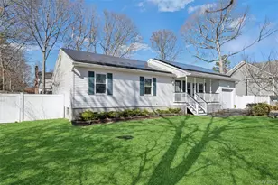 19 Flintlock Dr, Shirley, NY 11967 - Photo 2