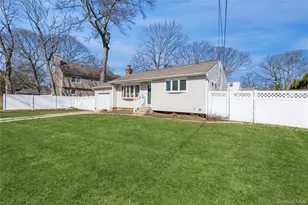 3 Grand Haven Dr, Commack, NY 11725 - Photo 2