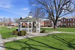 260-55 Union Tpke, Glen Oaks, NY 11004 - Photo 26