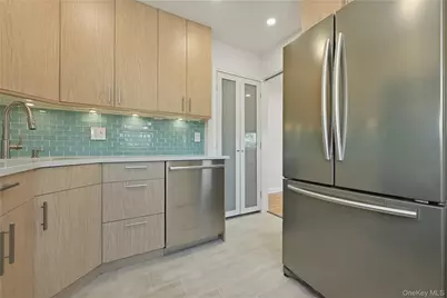 260-55 Union Turnpike #B, Glen Oaks, NY 11004 - Photo 12