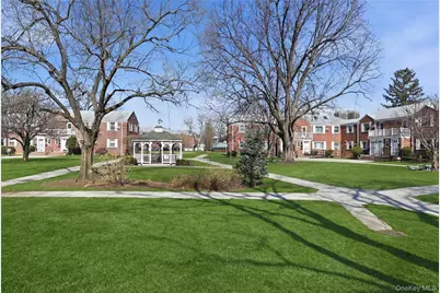 260-55 Union Turnpike #B, Glen Oaks, NY 11004 - Photo 28