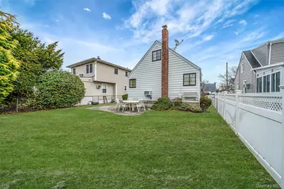 81 Landau Avenue, Elmont, NY 11003 - Photo 18