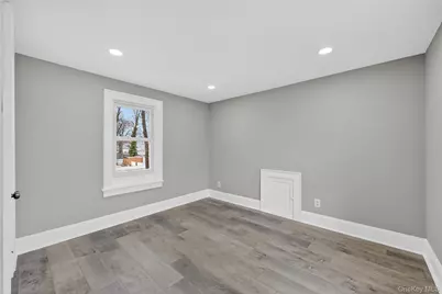 21 Maple Avenue, Port Jefferson, NY 11776 - Photo 12